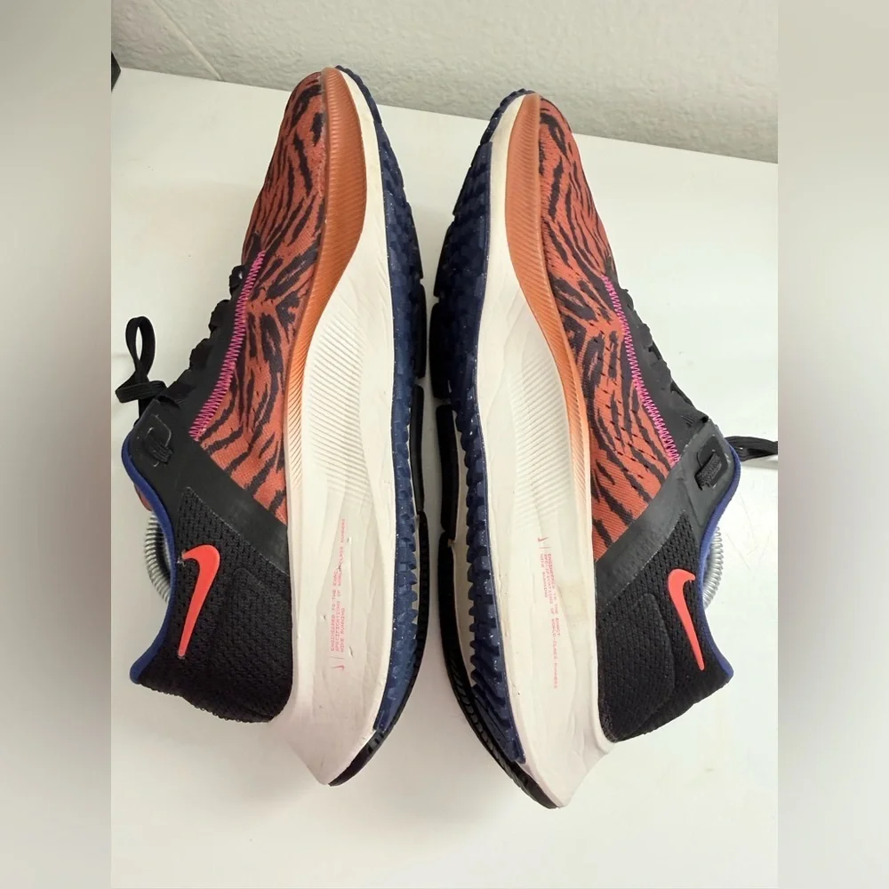 Nike Air zoom Pegasus 38 Women size 9.5  Athletic Shoes in Black and Orange